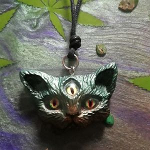 Third eye kitty pendant green